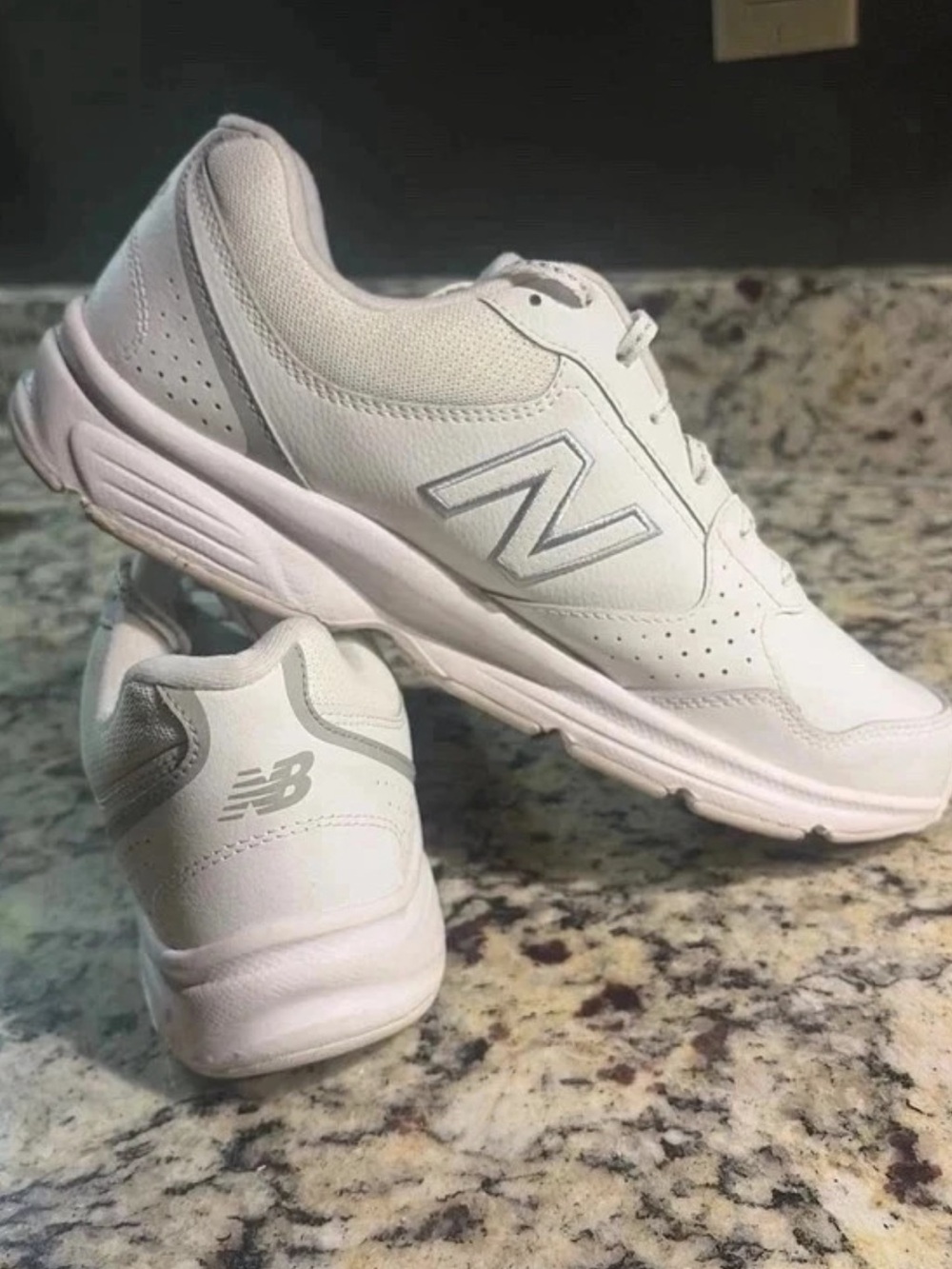 NEW BALANCE♦️411 LEATHER WALKING SHOE